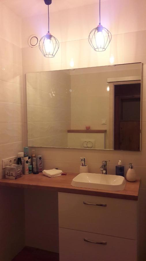 Liliom Apartment With Free Parking Space Budapest Bagian luar foto