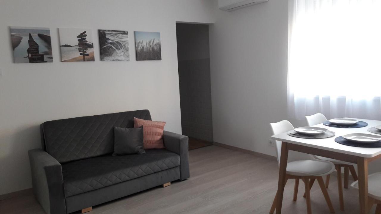 Liliom Apartment With Free Parking Space Budapest Bagian luar foto