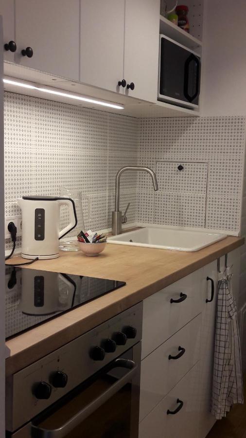 Liliom Apartment With Free Parking Space Budapest Bagian luar foto