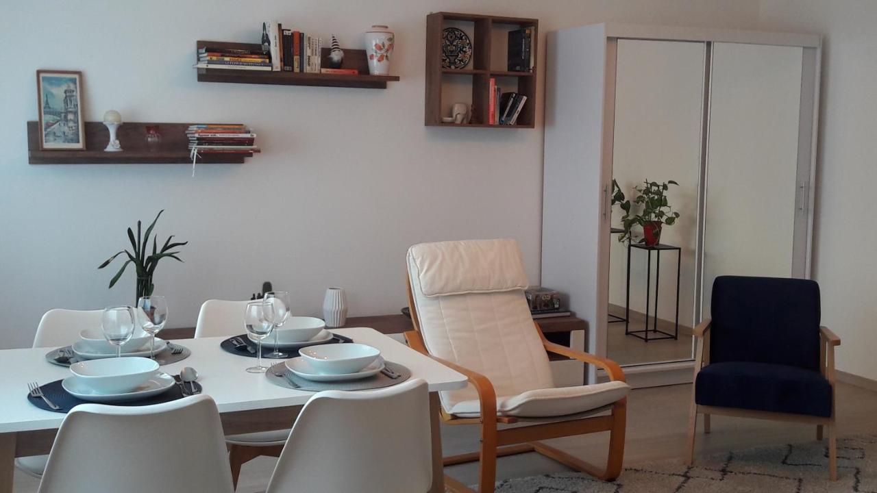 Liliom Apartment With Free Parking Space Budapest Bagian luar foto